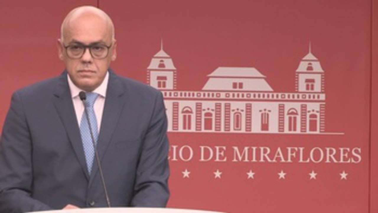 Ministro Rodríguez informa que jubilados venezolanos no cobrarán con el "carnet de la patria"