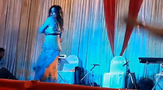 HOT DANCE BHOJPURI, Chhalaka ta hamaro jawaniya e raja (छलक ता हमरो जवनिया ए राजा जैसे की बरफ के पनिया हो)