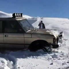 Range Rover - Flying On Snow
