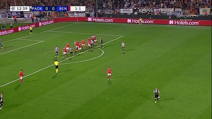 La superbe combinaison du PAOK sur coup-franc
