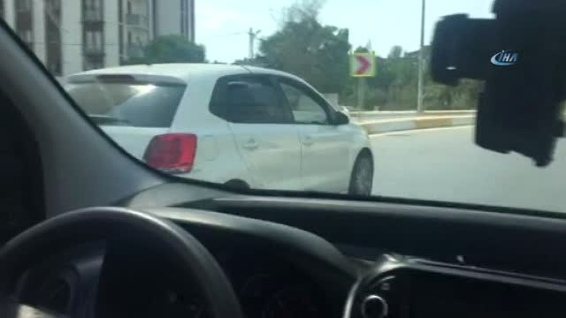 Kucağına Aldığı Çocuğuyla Araç Kullandı...sorumsuz Sürücü Kamerada