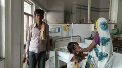 पत्नी की जान बचाने के लिए बेटे को बेचने पर मजबूर हुआ ये पिता, पुलिस ने की आर्थिक मदद