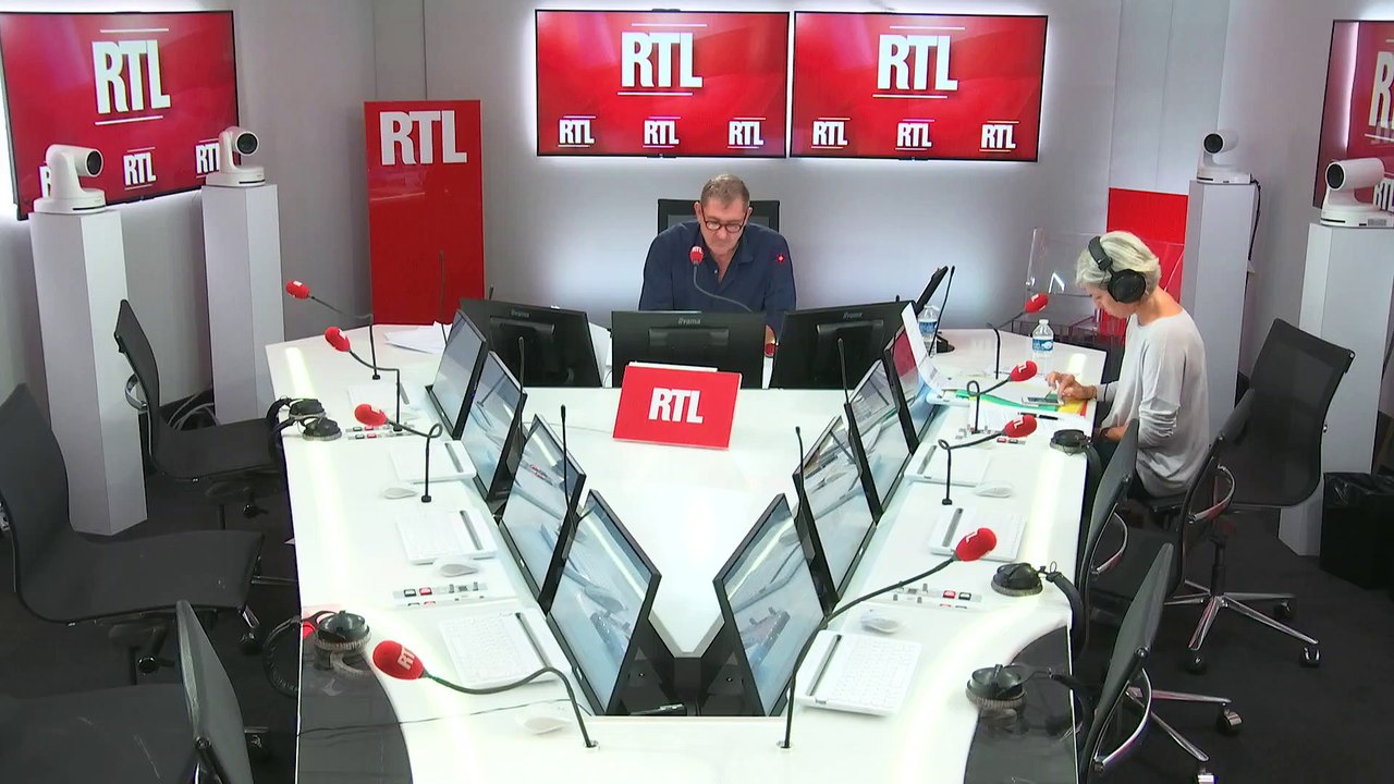 Interdiction du portable au collège et au lycée : "C'est dommage", estime un prof