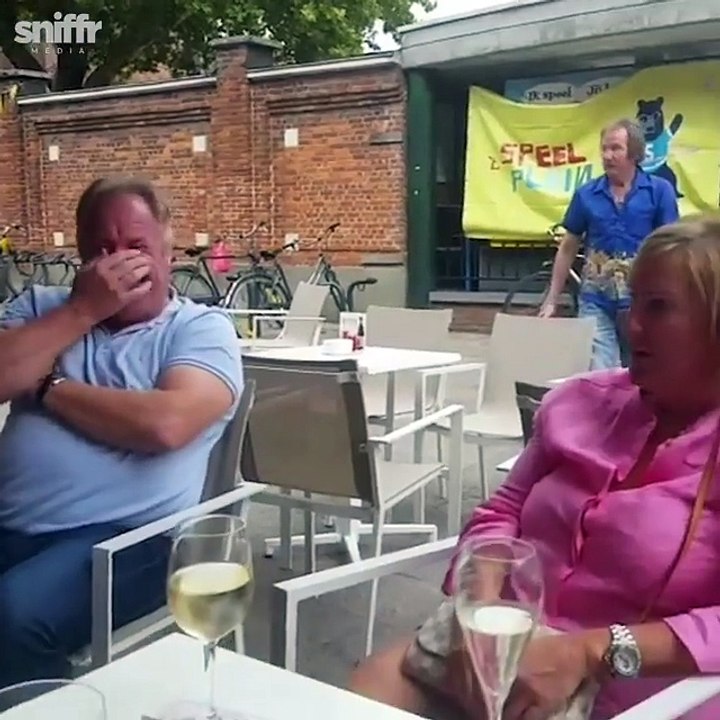 Bagarre hilarante entre deux hommes ivres