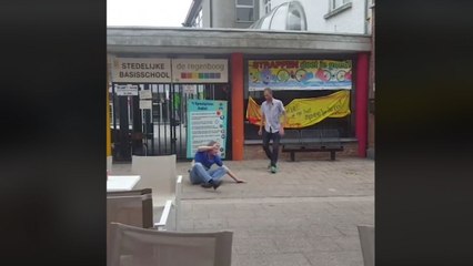 Bagarre hilarante entre deux hommes ivres
