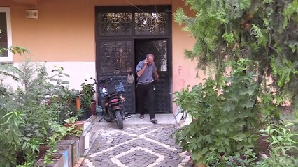 Savaş mağduru ressam Suriyeli çocuklar için çiziyor - ŞANLIURFA