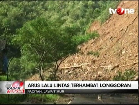 Longsor di Pacitan, Arus Lalu Lintas Terhambat