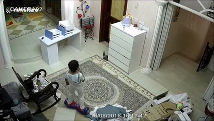 Un enfant échappe de justesse à l'explosion de son hoverboard