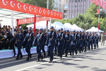Mehmetçik Diyarbakır Sokaklarını İnletti