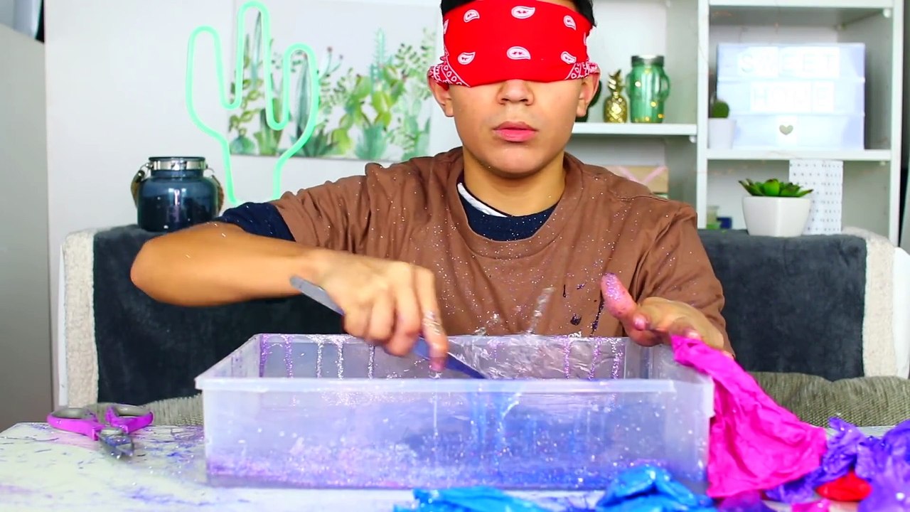 SLIME XXL AVEC DES BALLONS LES YEUX BANDÉS !! JustJonathan