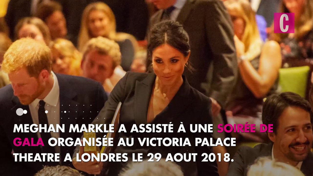 On adore la robe courte de Meghan Markle