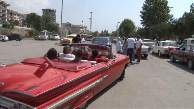 Bağdat Caddesi'nde Klasik Otomobillerden Zafer Konvoyu