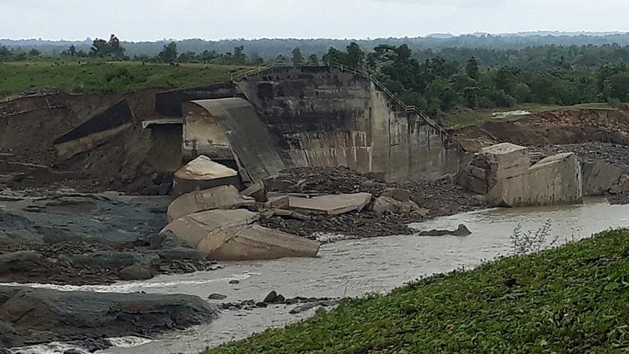 50.000 Menschen flüchten vor Dammbruch