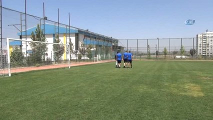 Amed Sportif Faaliyetler'de Futbolcular, Alacakları Ödenmediği İçin İdmana Çıkmadı- Futbolcular,...