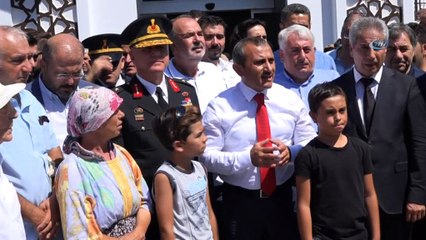Tunceli'de çılgın davulcu çaldı, Vali Sonel halay çekti