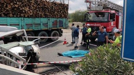 “Hız yolu değil, hayatı kısaltır” pankartı bulunan üst geçide çarpan sürücü hayatını kaybetti