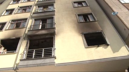 Kağıthane'de 5 Katlı Apartmanın Birinci Katında Çıkan Yangında Ev Küle Döndü