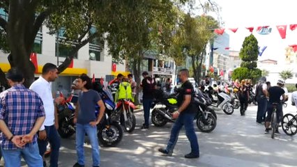 Motosiklet Tutkunları Motosikletlerini Zafer Bayramı İçin Sürdü