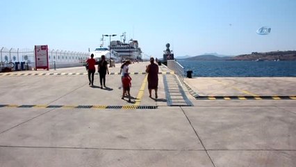 Bodrum'da Savaş Gemisine Akın Ettiler