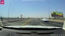فيديو: لحظة اصطدام سيارتين في السعودية بسبب هاتف