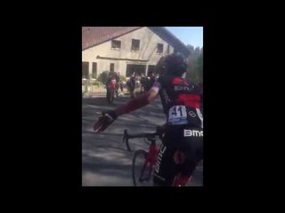 Vuelta al País Vasco 2017 / Samuel Sánchez entra en meta tras su caída en Arrate