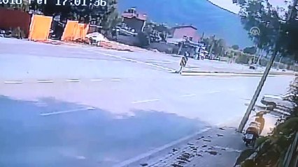 Elektrikli Bisiklet ile Otomobil Çarpıştı