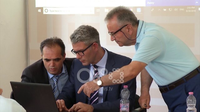 Familja Kazazi, vëlla e motër në kërkim të eshtrave të babait që u zhduk gjatë regjimit komunist