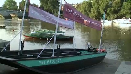 Combater a poluição com barcos de plástico reciclado