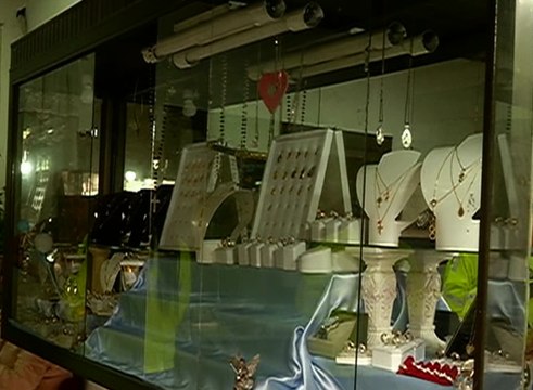 Astutos ladrones se robaron cerca de 50 mil dólares en una joyería de Guayaquil