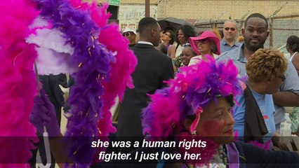 People line up for Aretha Franklin's final public viewing