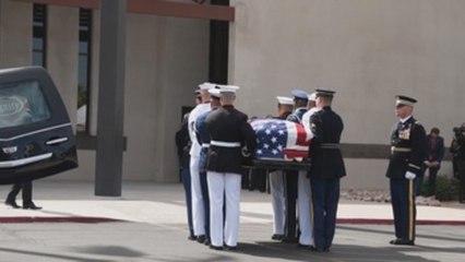 John McCain es despedido de Arizona como un "verdadero héroe" estadounidense
