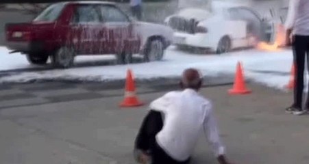 Benzin Deposunun Alev Alması Sonucu Kül Olan Otomobilini Gözyaşlarıyla İzledi
