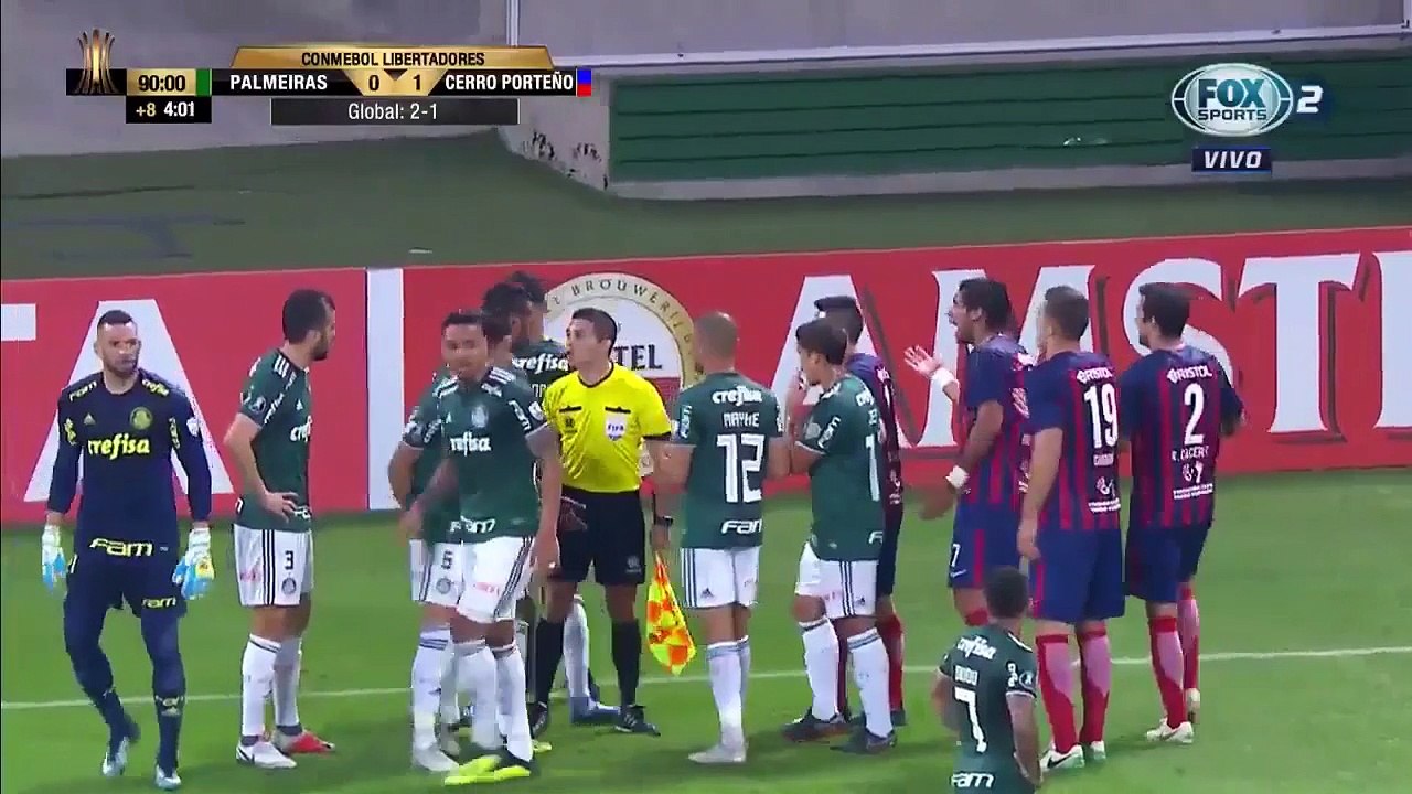 Deyverson gets fouled, goes crazy, dives and gets a red card vs Cerro Porteno!