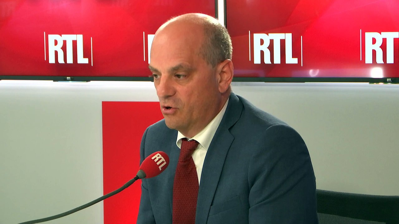 Interdiction du portable à l'école : "Il faut protéger les enfants de l'addiction", dit Blanquer