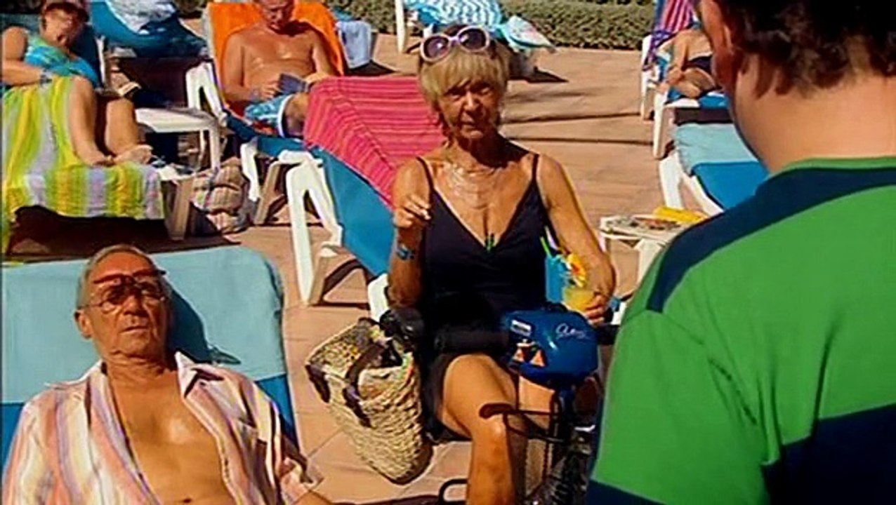 Benidorm S02E02
