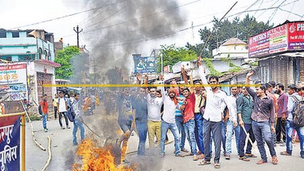 Student's protest in front of University and LS College