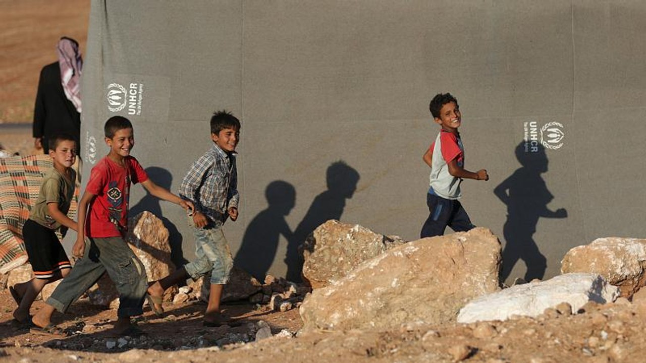 Russian and Syrian forces prepare for offensive in last rebel stronghold in Idlib province