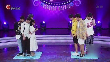 《非常完美》这样玩游戏男嘉宾太“幸福”，背着女孩互动小鹿乱撞