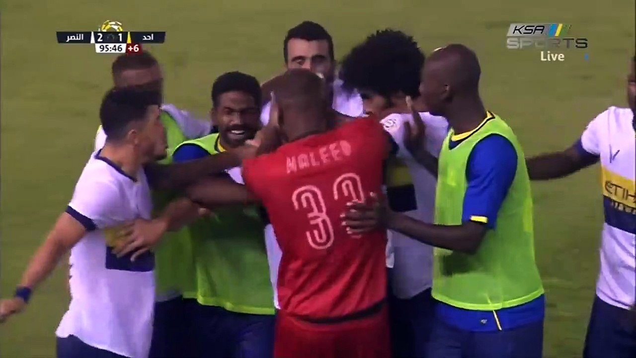 نور الدين أمرابط يهدي ثلاث نقاط لفريقه النصر بعد تسجيله لهدف الإنتصار في الدقيقة 96' على مرمى زهير العروبي حارس نادي أحد.