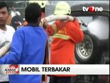 Sebuah Mobil Terbakar di Johar Baru