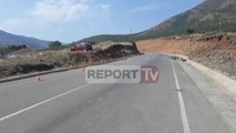 Report TV - Aksident në Bulqizë, mjeti humb kontrollin e del nga rruga, plagosen 4 persona