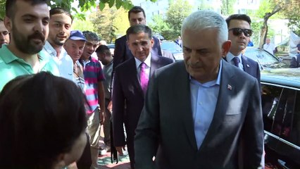 TBMM Başkanı Yıldırım, vatandaşlara simit dağıttı - ANKARA