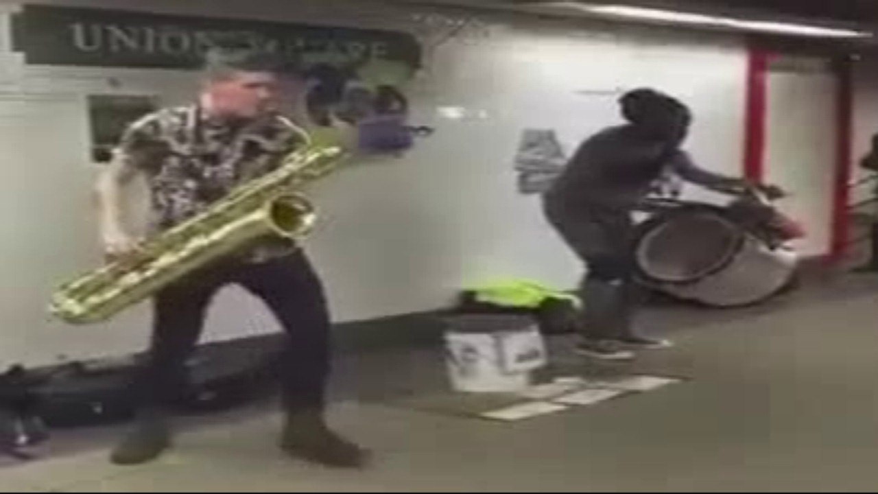 Comical Musicians in Transition   НА - Переходе - МУЗЫКА  -- И Г Р А Л А