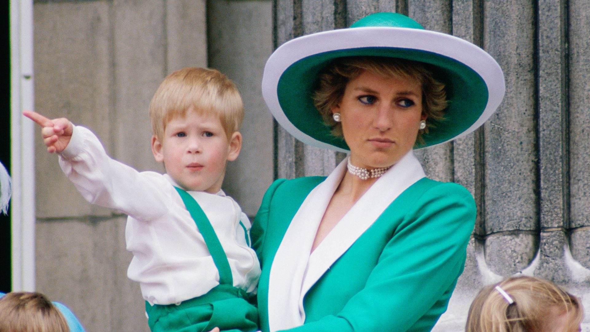 ⁣20 Times Celebrity Parents and Their Kids Dressed Like Twins