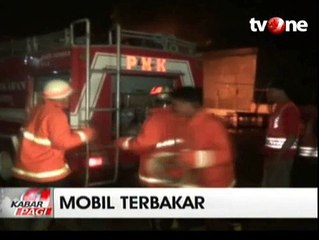 Sebuah Mobil Sedan Terbakar di Mojokerto