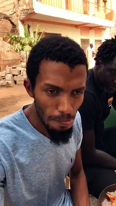 Aos Domingos, a comunidade santomense se reúne para comer um bom calulu e outros pratos típicos da gastronomia nacional, no bairro Sumol em Praia - Cabo Verde.