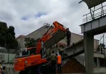 ATM no devolverá maquinaria que destruyó paso peatonal en Guayaquil