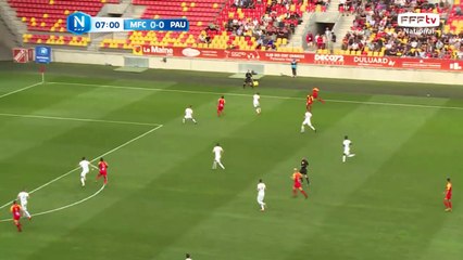 Oh la très grosse occasion du MANS FC mais le gardien de PAU FC réalise une superbe intervention.