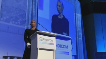 Sophia asegura que los robots pueden aprender de la irracionalidad humana