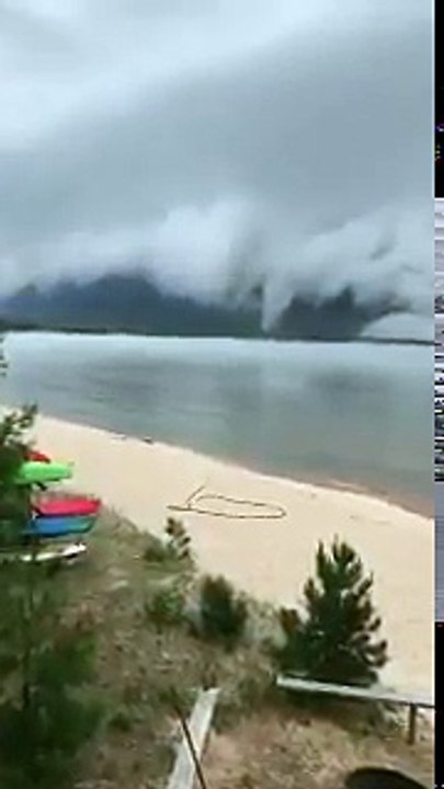 مشهد مذهل يحبس الأنفاس لتسونامي من الغيوم